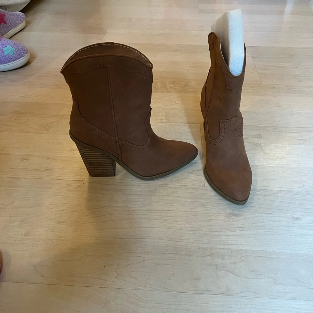 Dolce Vita Tan Ankle Booties - Picture 2 of 7